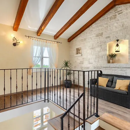 By Interhome Vošteni