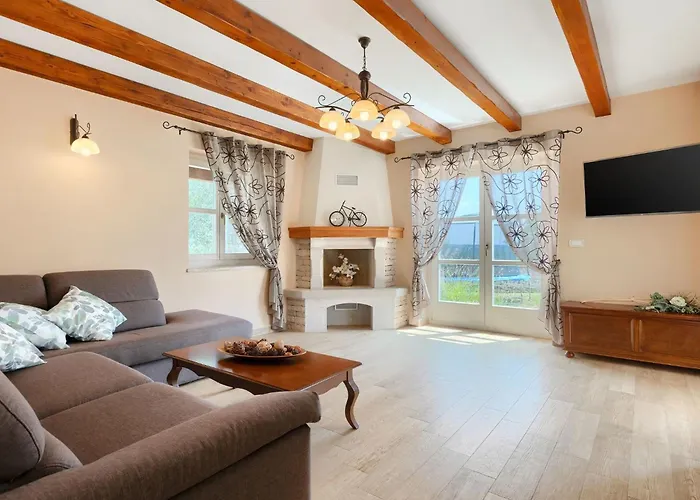 By Interhome Vakantiehuis Vošteni